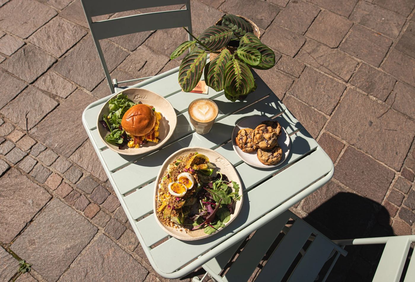 Plat sucré et café du matin